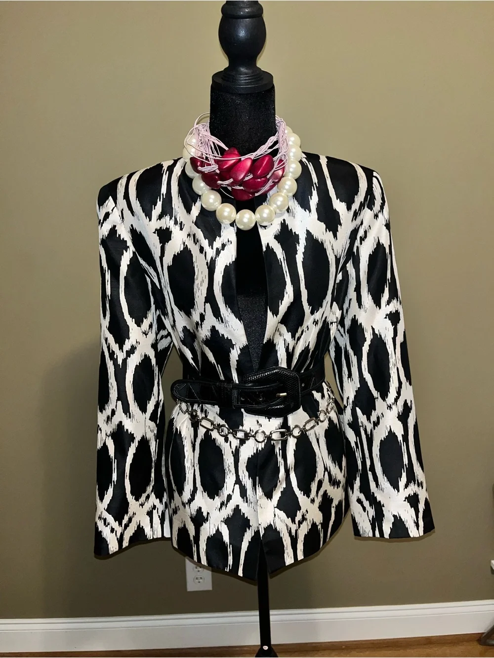 Jones Studio bold black
